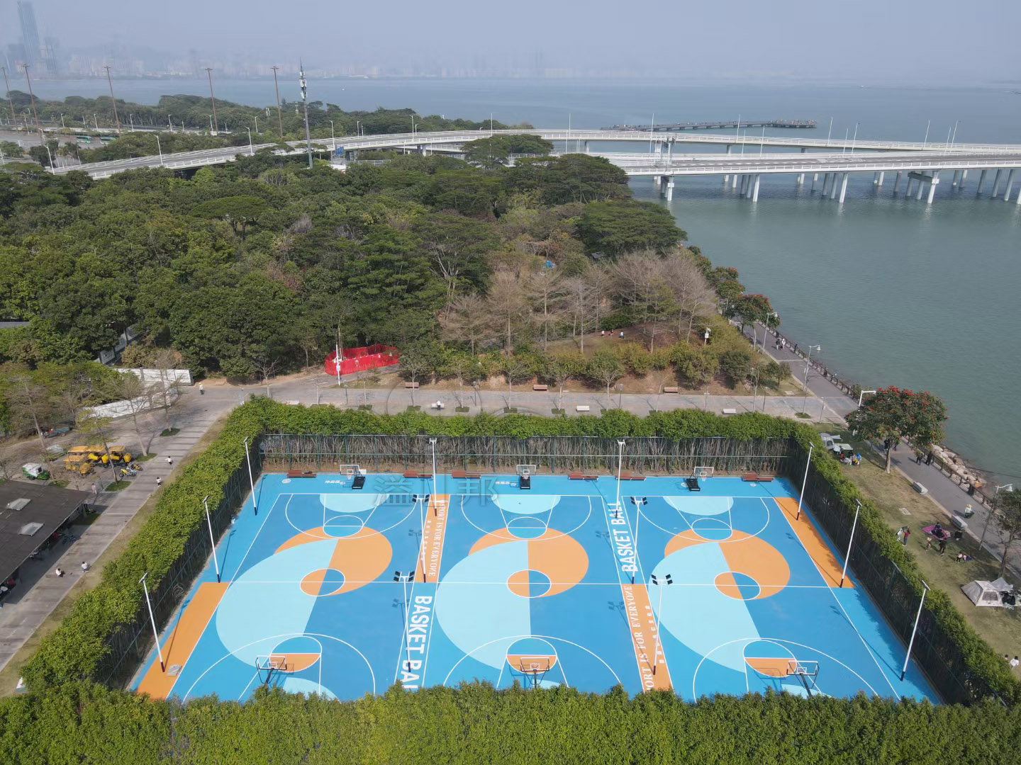 建一個籃球場需要多少錢，選擇什么材質(zhì)，2023溢邦體育給您透徹回答