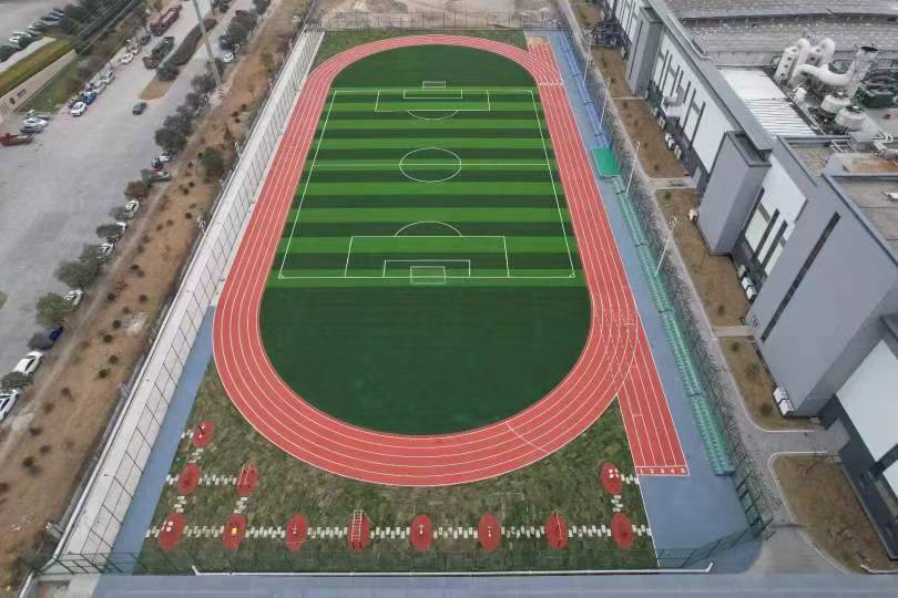 日善廠區(qū)300米跑道、足球場效果圖